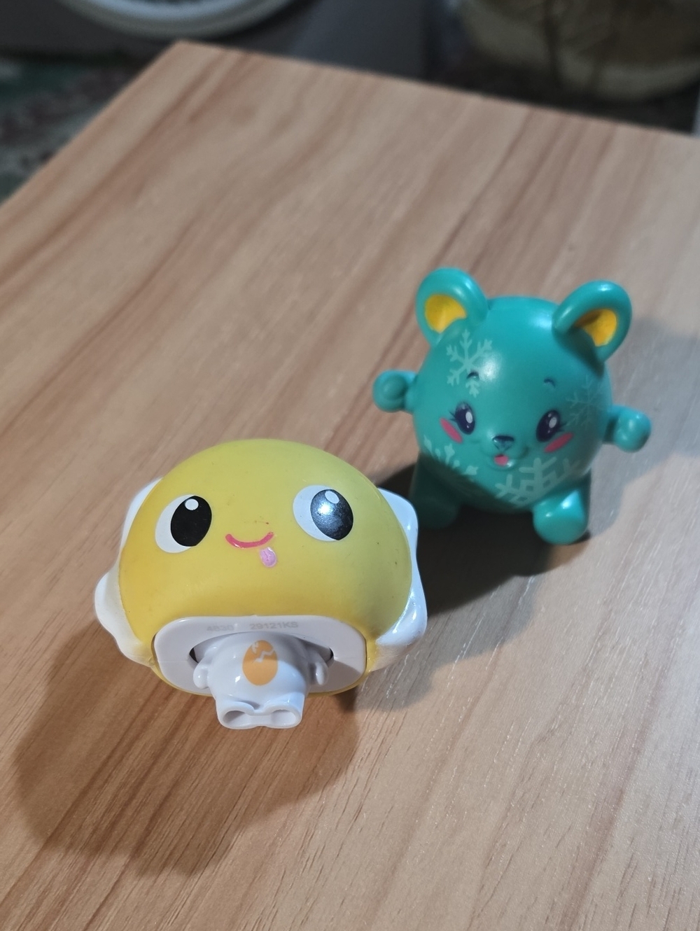 Source Unknown Yellow Smiling Egg Toy & Teal Bear Figure Playset